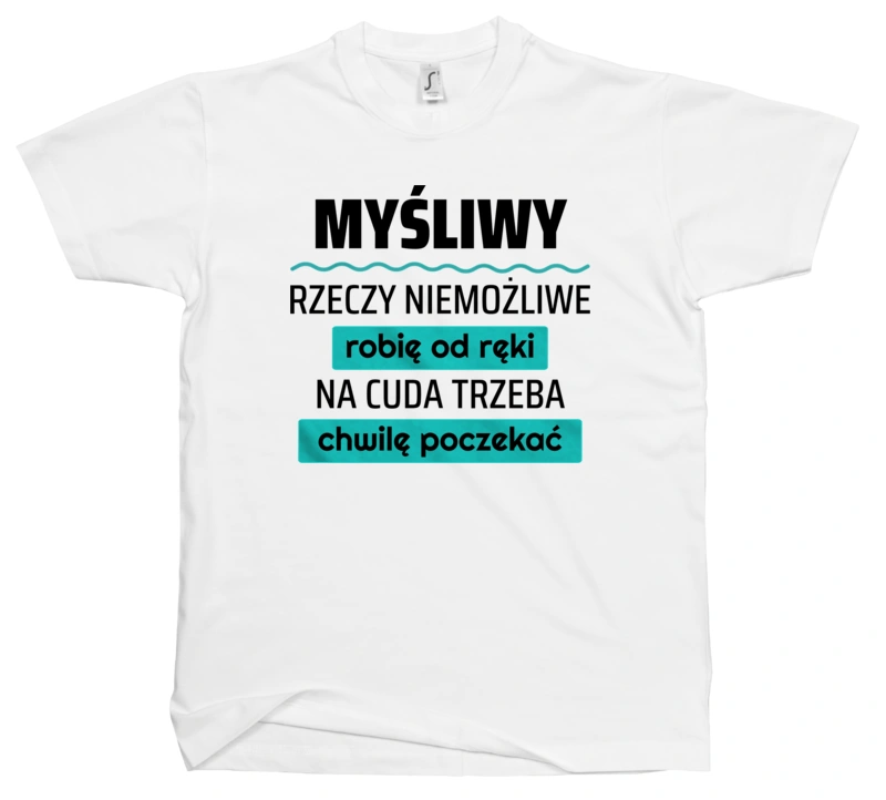 Myśliwy - Rzeczy Niemożliwe Robię Od Ręki - Na Cuda Trzeba Chwilę Poczekać - Męska Koszulka Biała