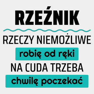 Rzeźnik - Rzeczy Niemożliwe Robię Od Ręki - Na Cuda Trzeba Chwilę Poczekać - Męska Koszulka Biała