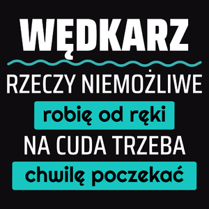 Wędkarz - Rzeczy Niemożliwe Robię Od Ręki - Na Cuda Trzeba Chwilę Poczekać - Męska Koszulka Czarna