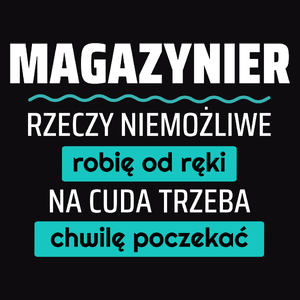 Magazynier - Rzeczy Niemożliwe Robię Od Ręki - Na Cuda Trzeba Chwilę Poczekać - Męska Bluza z kapturem Czarna