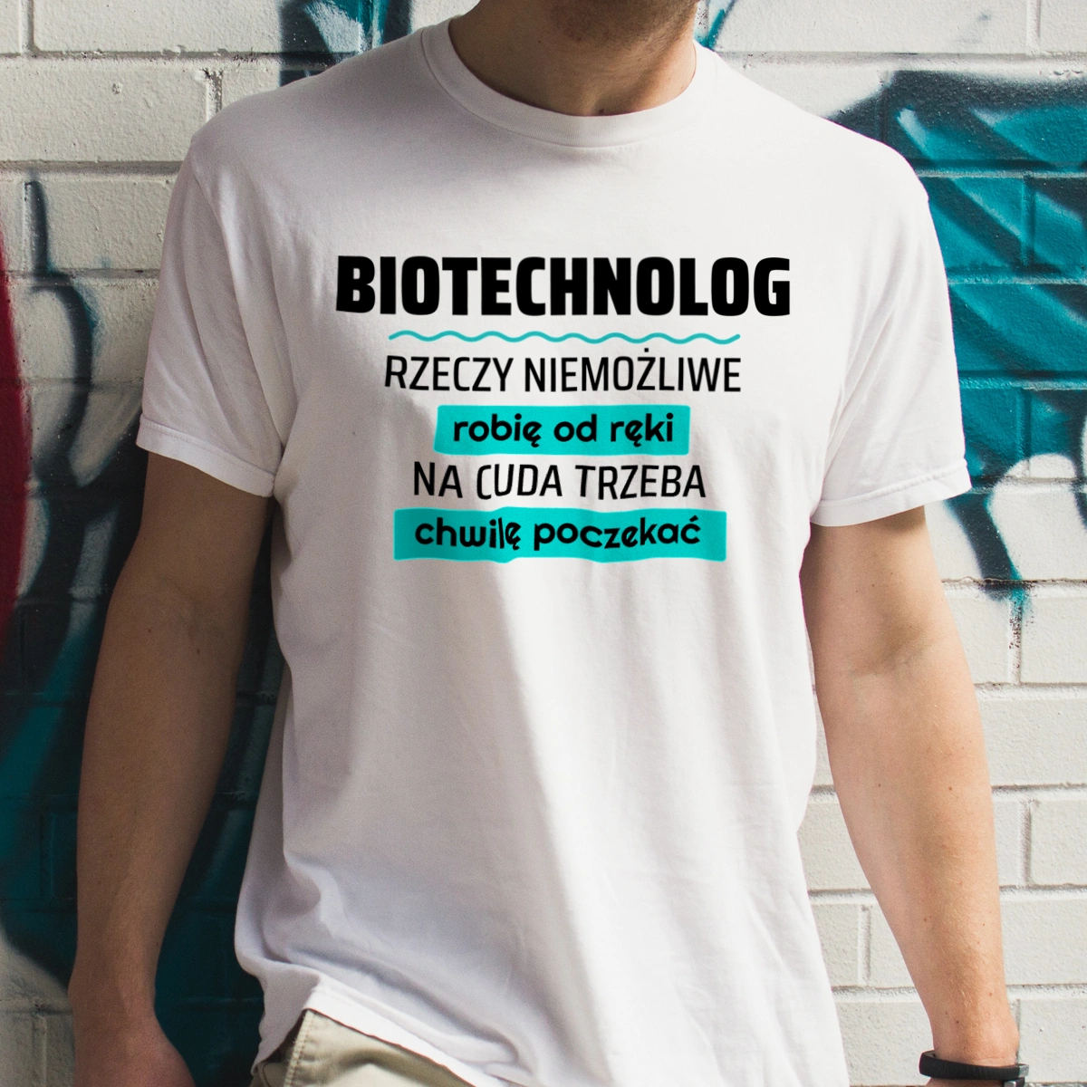 Biotechnolog - Rzeczy Niemożliwe Robię Od Ręki - Na Cuda Trzeba Chwilę Poczekać - Męska Koszulka Biała