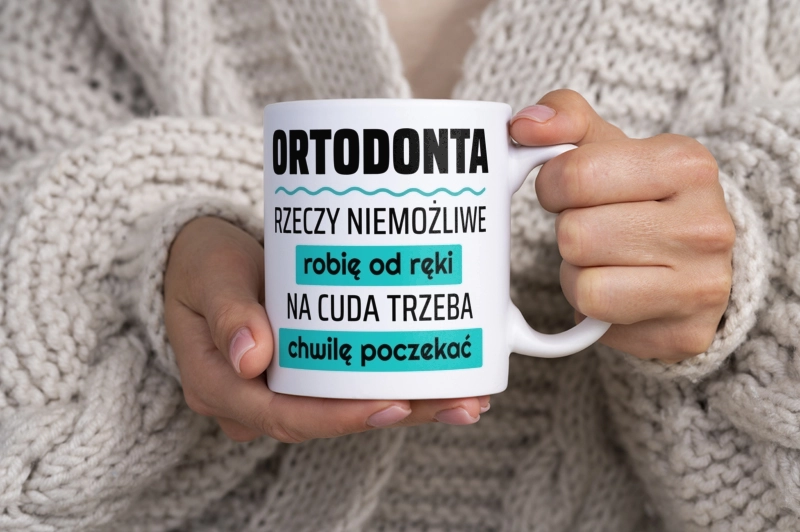 Ortodonta - Rzeczy Niemożliwe Robię Od Ręki - Na Cuda Trzeba Chwilę Poczekać - Kubek Biały