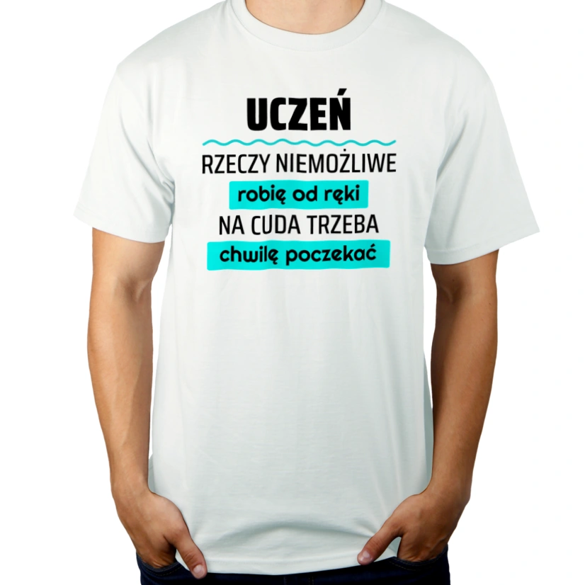 Uczeń - Rzeczy Niemożliwe Robię Od Ręki - Na Cuda Trzeba Chwilę Poczekać - Męska Koszulka Biała