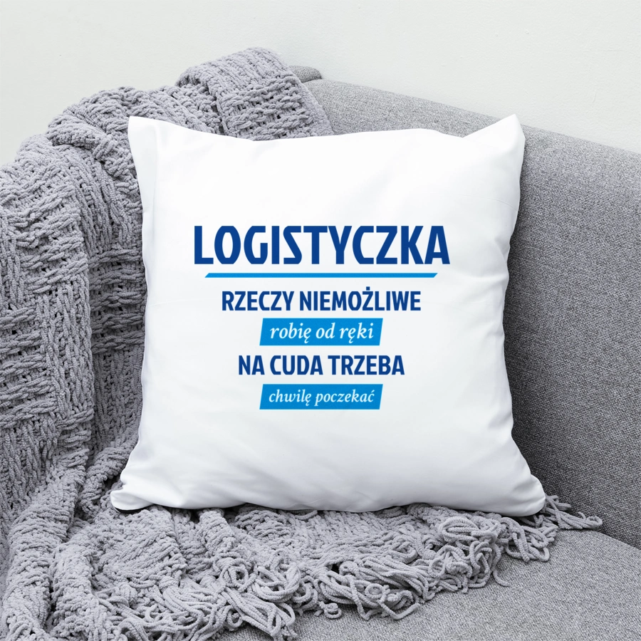 logistyczka - rzeczy niemożliwe robię od ręki - na cuda trzeba chwilę poczekać - Poduszka Biała