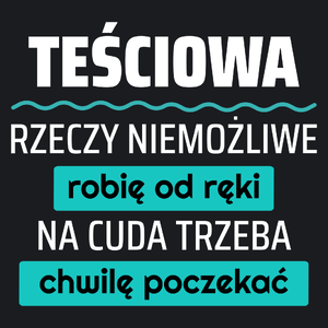 Teściowa - Rzeczy Niemożliwe Robię Od Ręki - Na Cuda Trzeba Chwilę Poczekać - Damska Koszulka Czarna