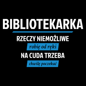 bibliotekarka - rzeczy niemożliwe robię od ręki - na cuda trzeba chwilę poczekać - Torba Na Zakupy Czarna