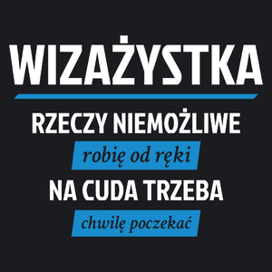 wizażystka - rzeczy niemożliwe robię od ręki - na cuda trzeba chwilę poczekać - Damska Koszulka Czarna