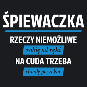 śpiewaczka - rzeczy niemożliwe robię od ręki - na cuda trzeba chwilę poczekać - Damska Koszulka Czarna