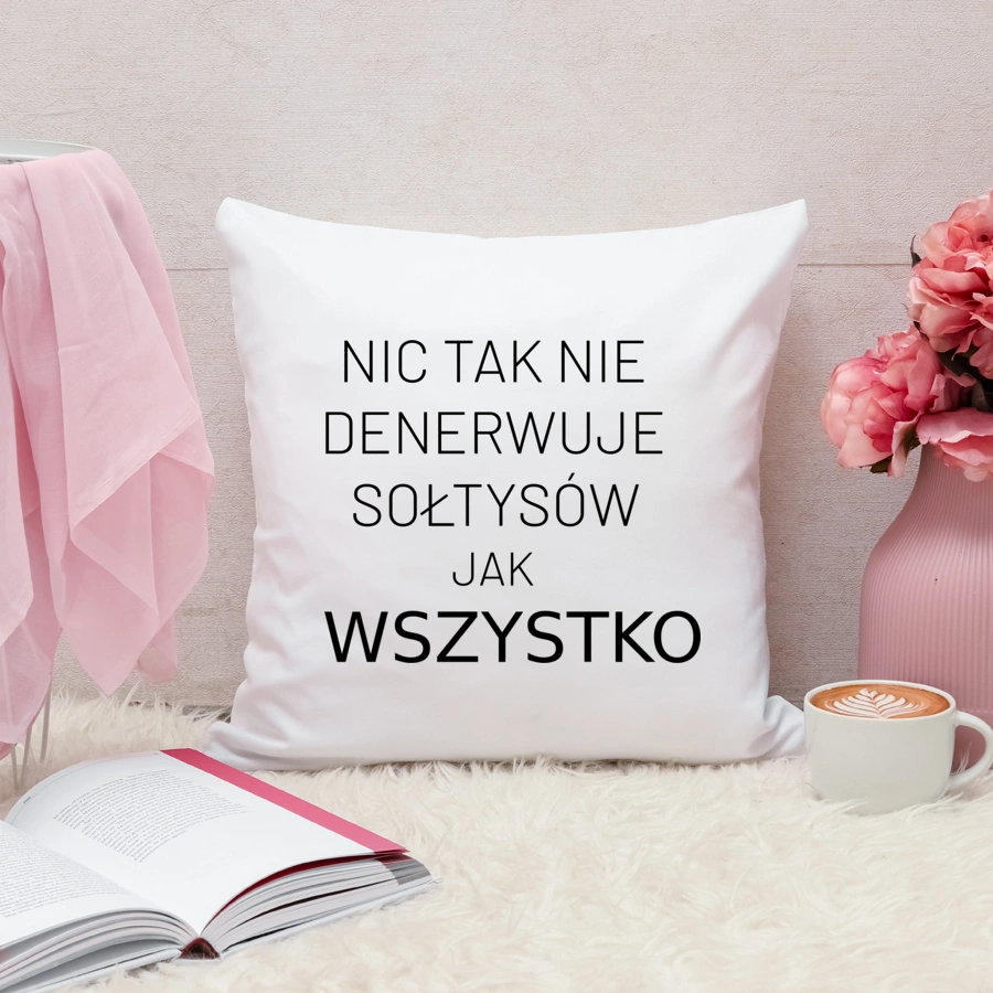 Nic Tak Nie Denerwuje Sołtysów Jak Wszystko - Poduszka Biała