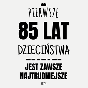 Pierwsze 85 Lat Dzieciństwa Jest Zawsze Najtrudniejsze - Damska Koszulka Biała