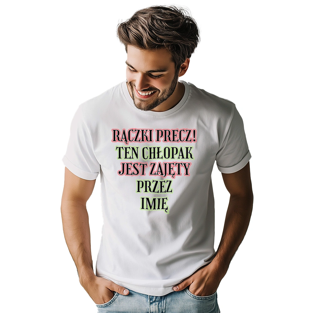 Rączki Precz Ten Chłopak Jest Zajęty Przez (PERSONALIZACJA) - Męska Koszulka Biała