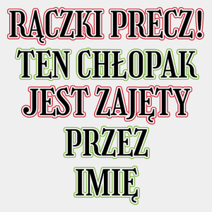 Rączki Precz Ten Chłopak Jest Zajęty Przez (PERSONALIZACJA) - Męska Koszulka Biała